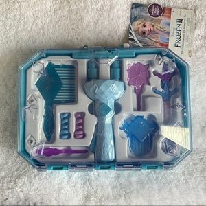 Frozen II Elsa’s Enchanted Hair Twirler Set